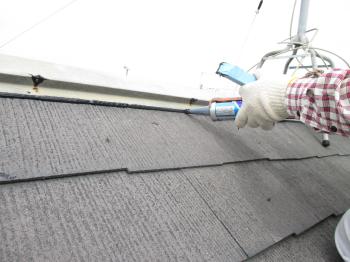 カラーベスト屋根の棟を変成シリコーンで補修