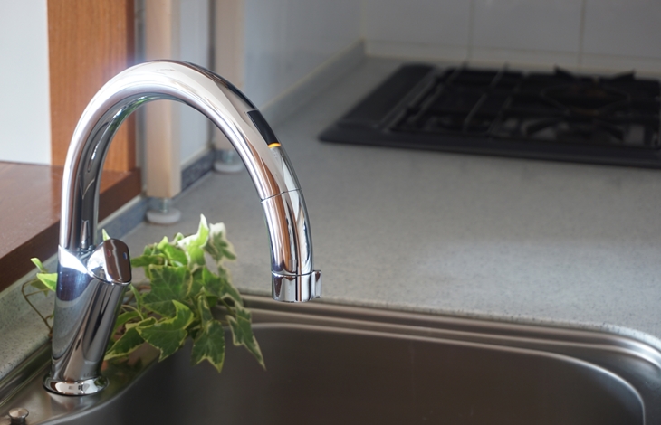 タッチレス水栓