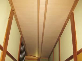 美しい杉板を使った天井が完成
