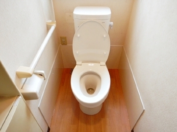 和式トイレを洋式にリフォームするメリットとは？座る姿勢が楽なので使いやすい！だけじゃありません。自分にあったトイレを見つけましょう。