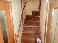 階段を踏み外しそうになってヒヤッとした！なんてことありませんか？安全・快適な毎日の暮らしのために、階段に手すりを取付ける工事を行いました。