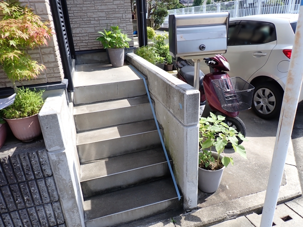 玄関ポーチ階段の安全対策