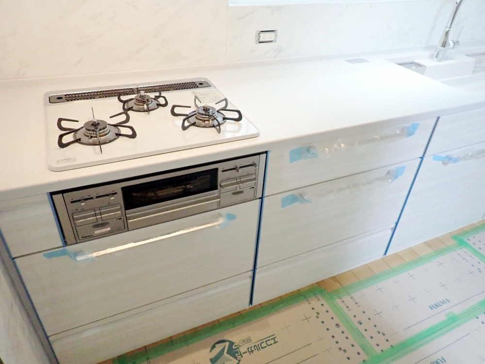 広々とした引き出しでたっぷり収納
スライド引き出しが静かにピタッと閉まるソフトクローズ機能