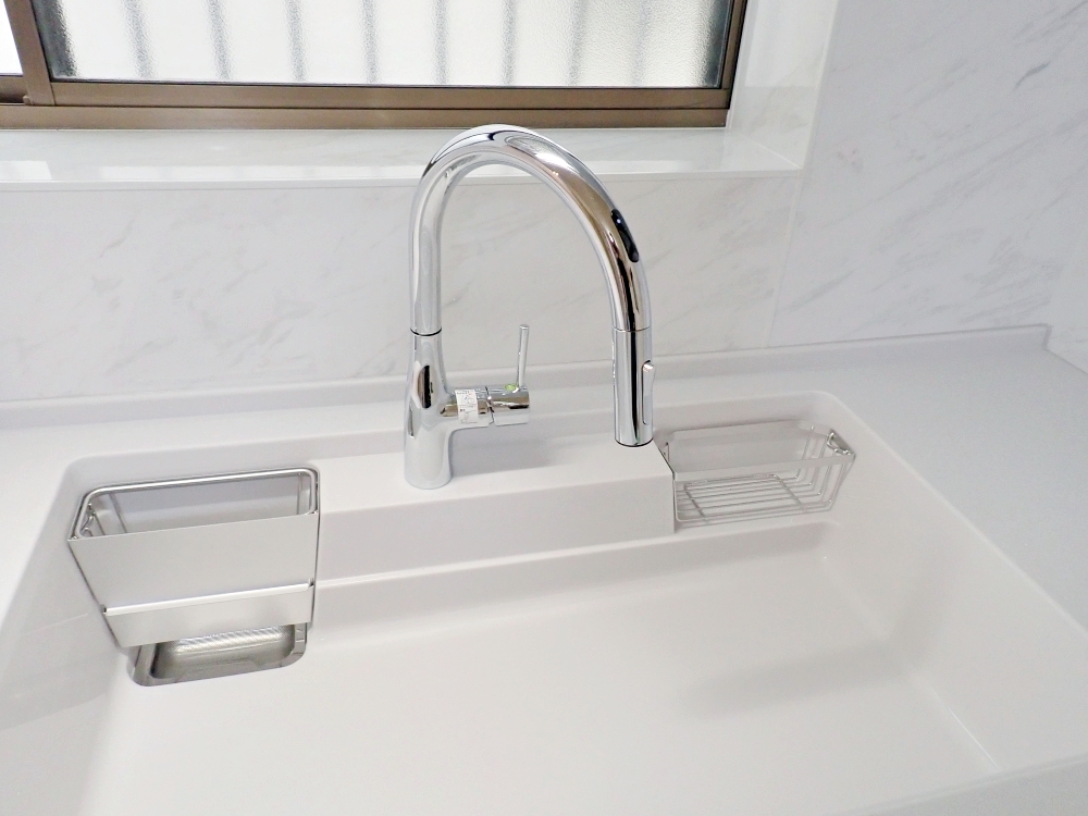 機能性と清掃性を兼ね備えたアクリル人造大理石製シンク