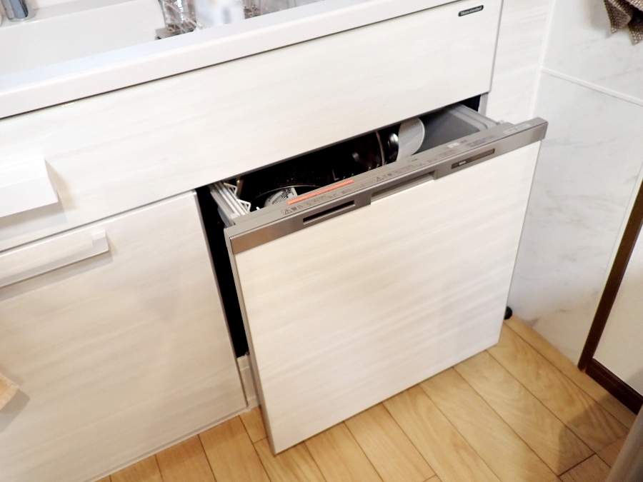 間口60cmタイプ
シンク下に食洗器があるので食器をセットする際に水ダレしにくいです