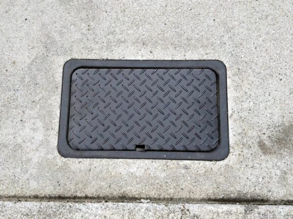 堺市東区 T様邸 量水器ボックス蓋交換工事