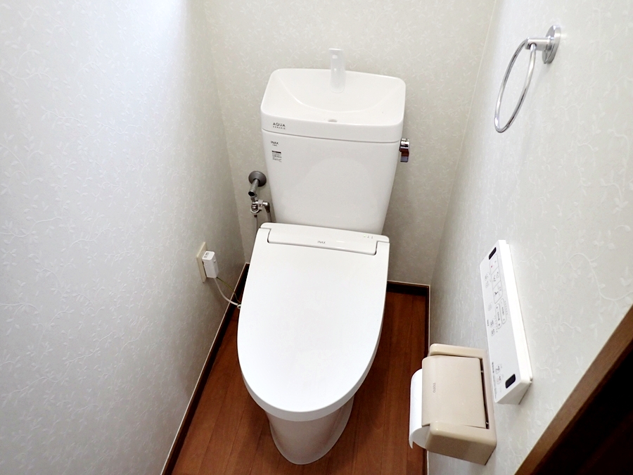 便器交換とクロス張替え