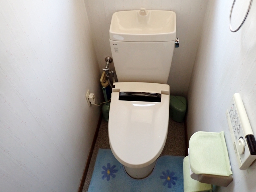 便器交換とクロス張替え